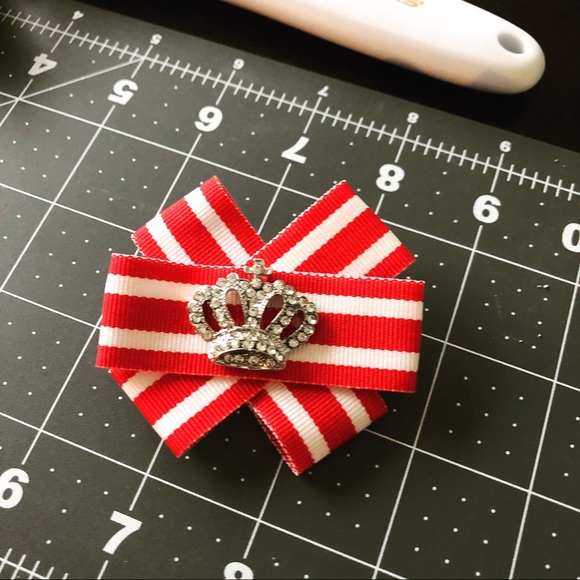 QueenPin Brooch - Picture 2 of 2